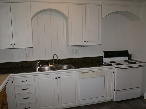 5th image of 857 Bowie St