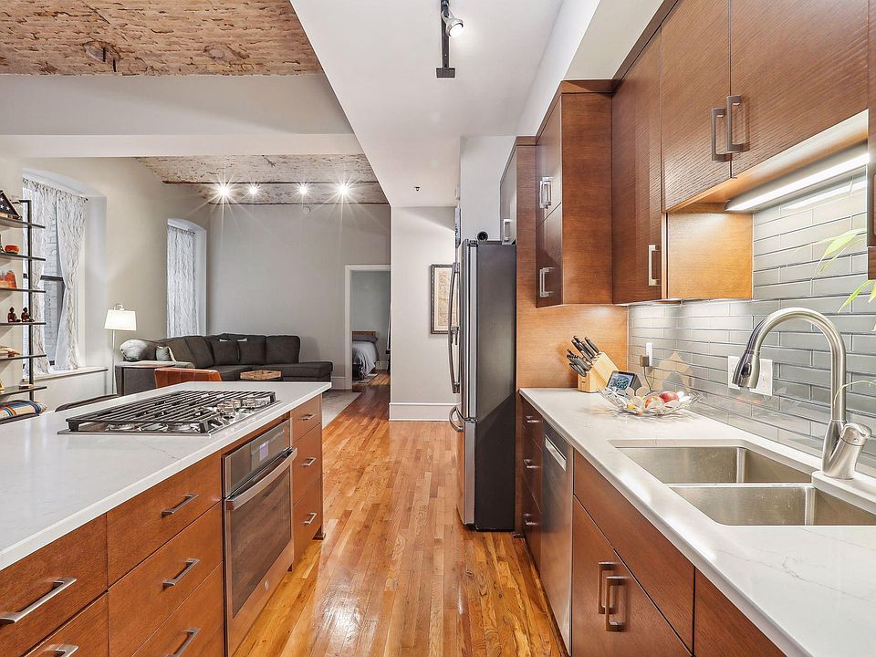 1st image of 300 Wall St Unit 402