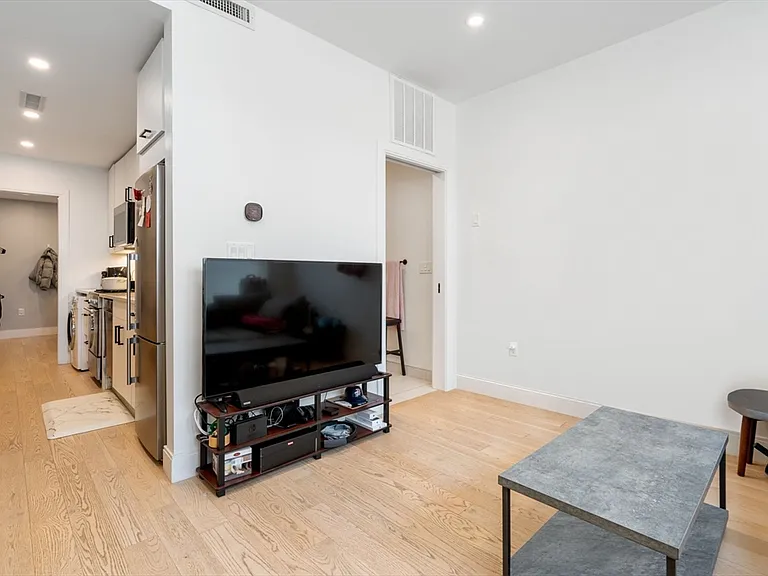 71 Border St #2 — Photo 3