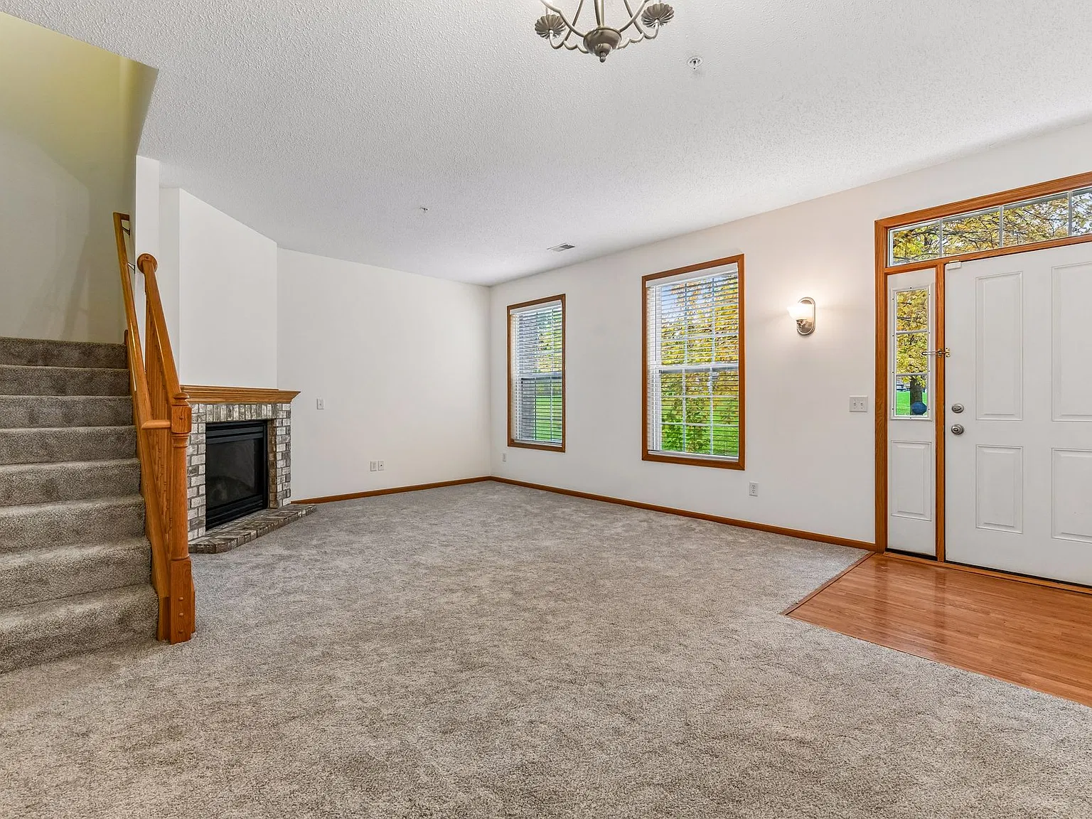 3 bed, 2.5 bath, 1595 sqft, $2,395 — Photo 3