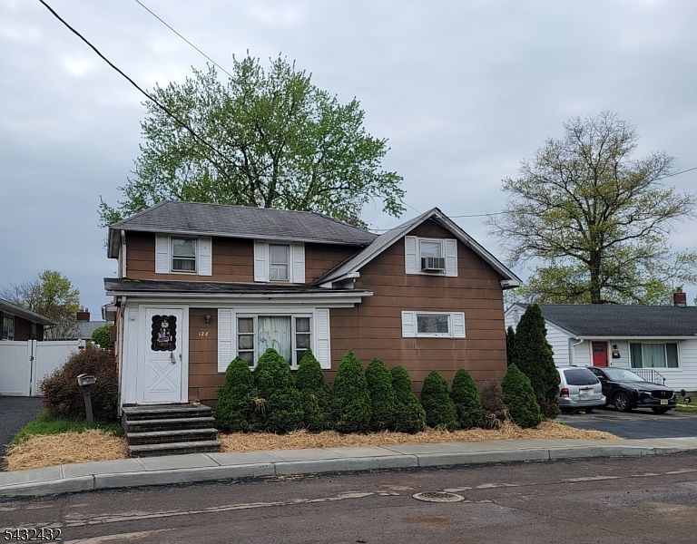 1st image of 128 Lincoln Ave