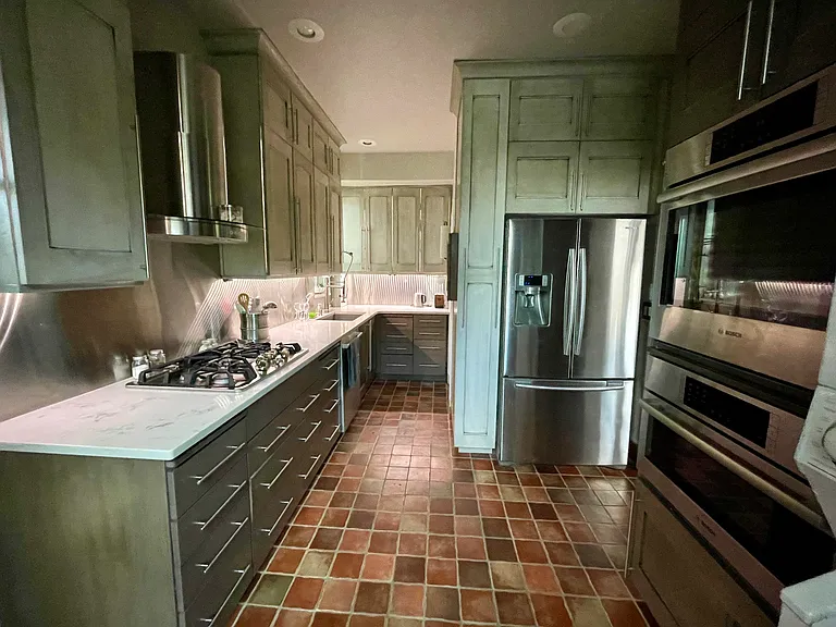 217 N F St — Photo 9