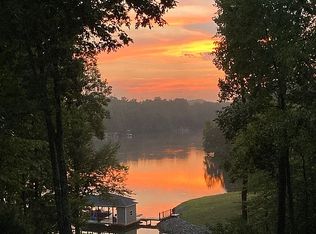 485 Stripers Ln, Moneta, VA 24121