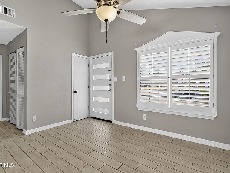 9128 Bur Oak Cir — Photo 6