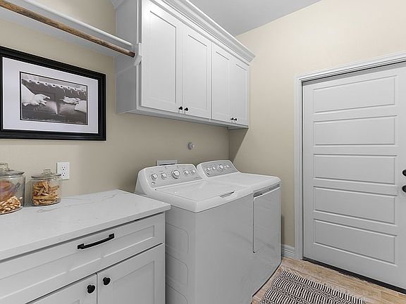 3rd image of 3929 Pennine Way