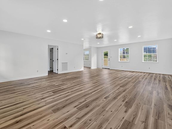 5th image of 94 Alexandria Heights Cir