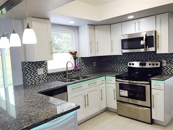 3rd image of 5710 Lakefield Ct