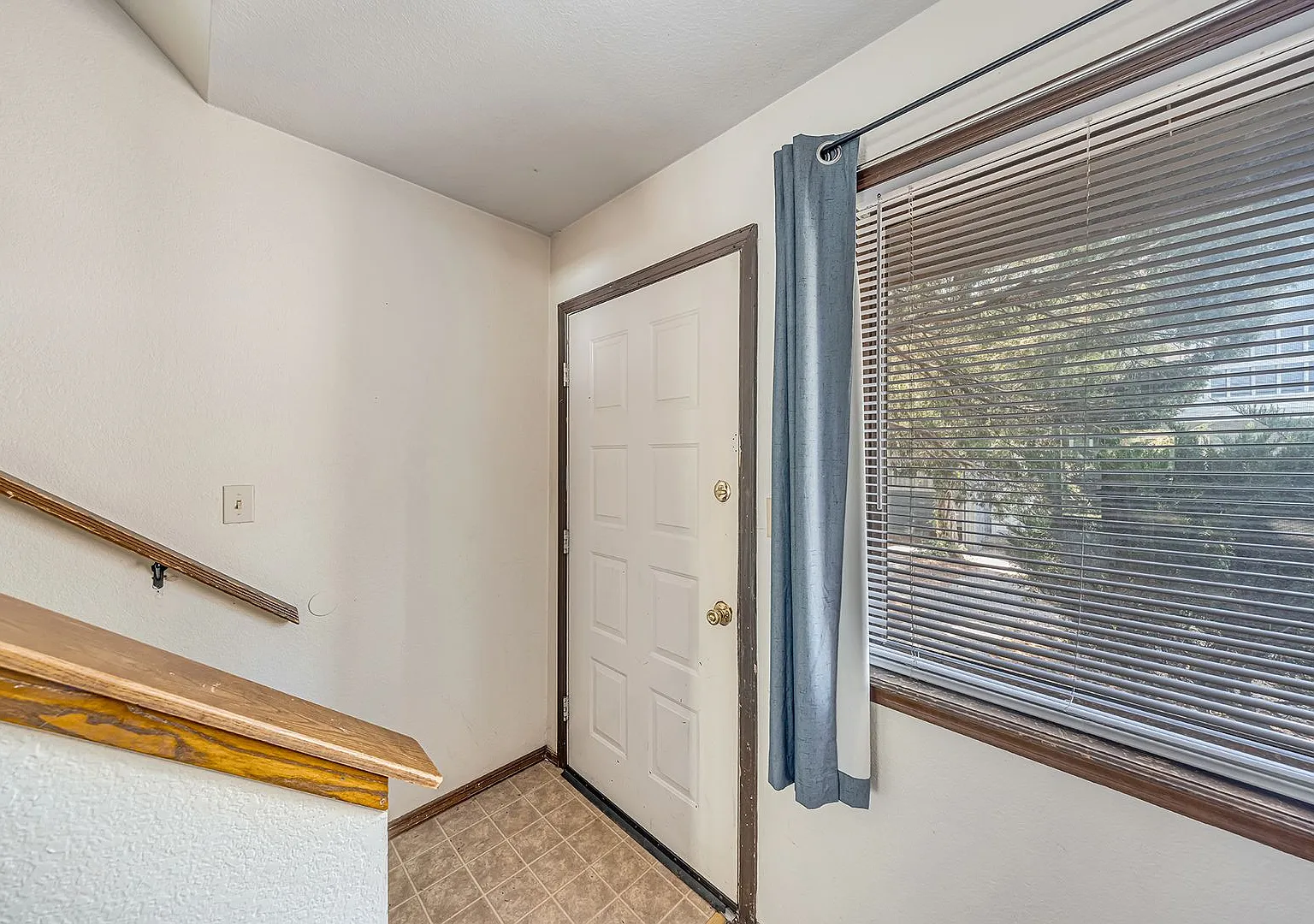 493 32 Road Apartments — Photo 3