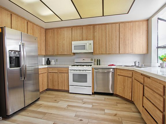5th image of 623 Prospect Ave Unit 7