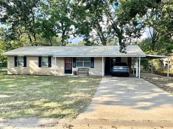 110 Van Buren Dr, Charleston, AR 72933