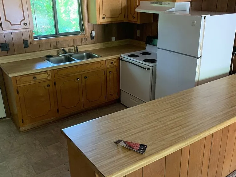 814 Creekside Dr — Photo 3