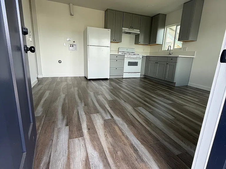 700 E 50th St #A — Photo 4
