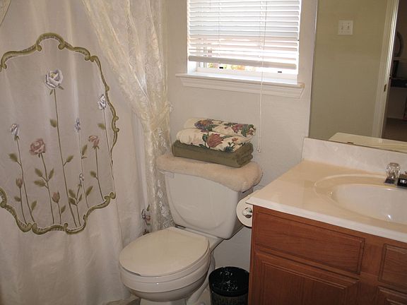 5th image of 10800 Briaroaks Dr