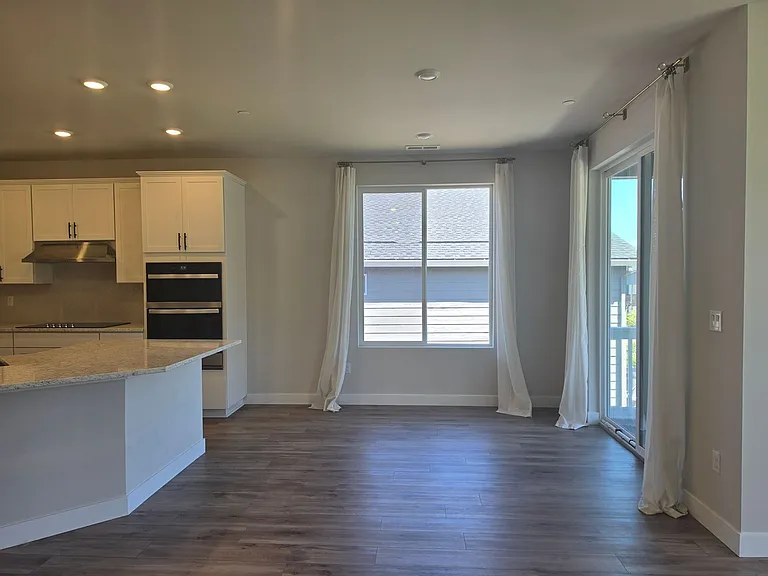 23386 Arbors Terrace Rd NE — Photo 10