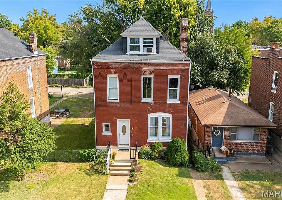 1st image of 915 Bates St