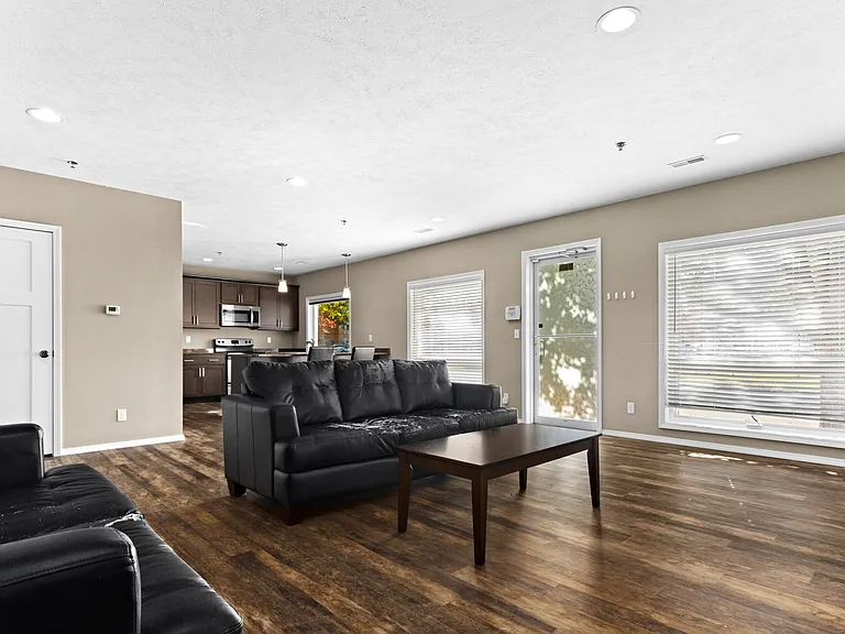 919 W Windom St #917 — Photo 7