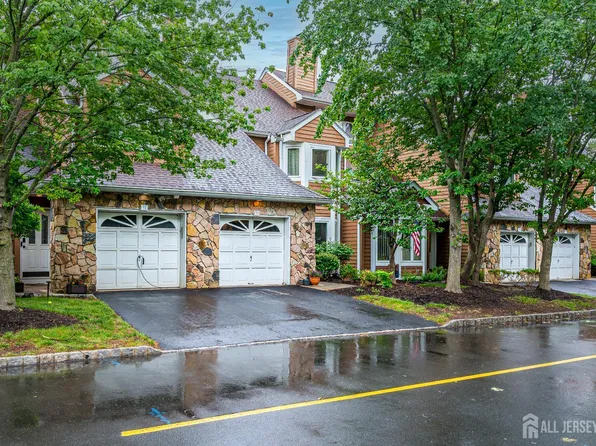 73 Chatsworth Ct, Edison, NJ 08820