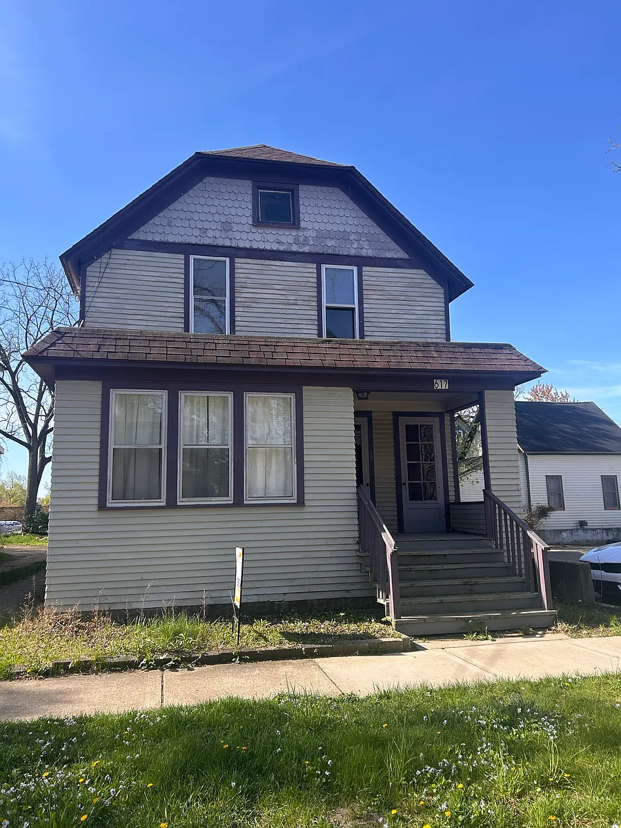 Building Photo - 617 W Walnut St