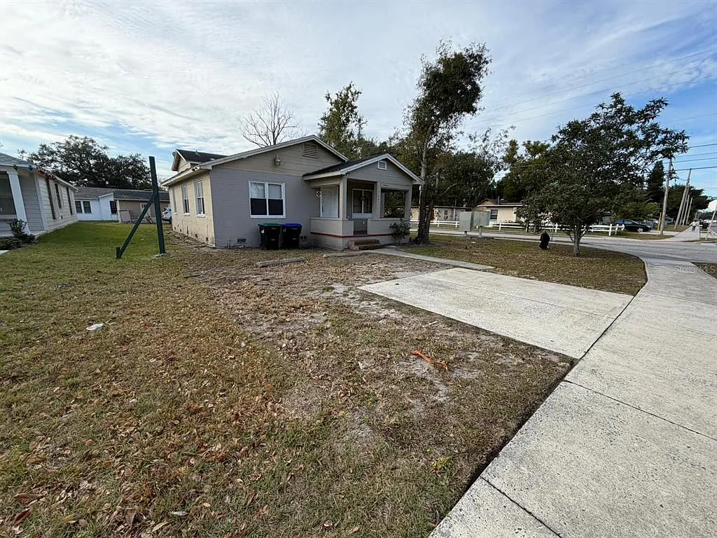 4 bed, 1.0 bath, 1500 sqft, $1,500 — Photo 2