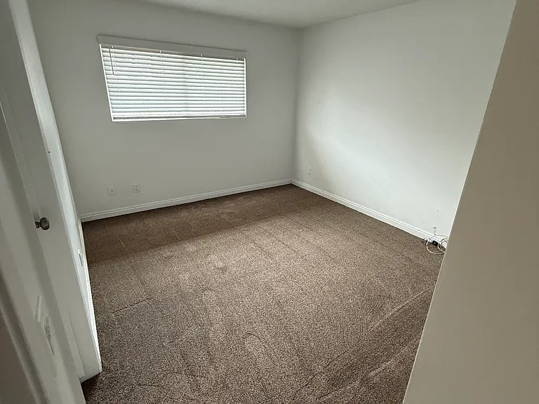 3222 W Nicolet St — Photo 9