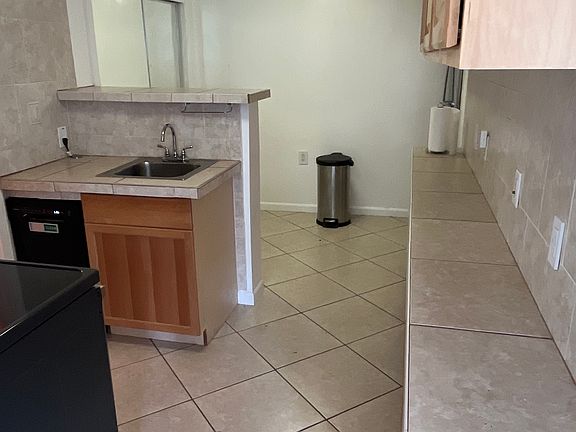 4th image of 311 Bath St #1