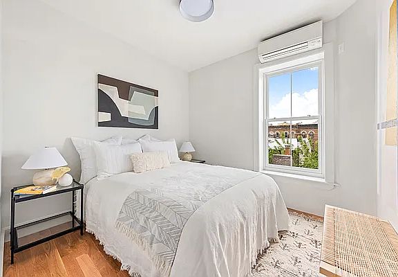 4th image of 153 Chauncey St APT 2C