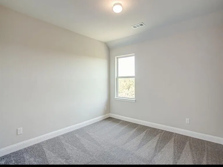 513 Hutchinson Ln — Photo 8