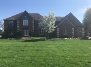 33W061 Rochefort Ln, Wayne, IL 60184