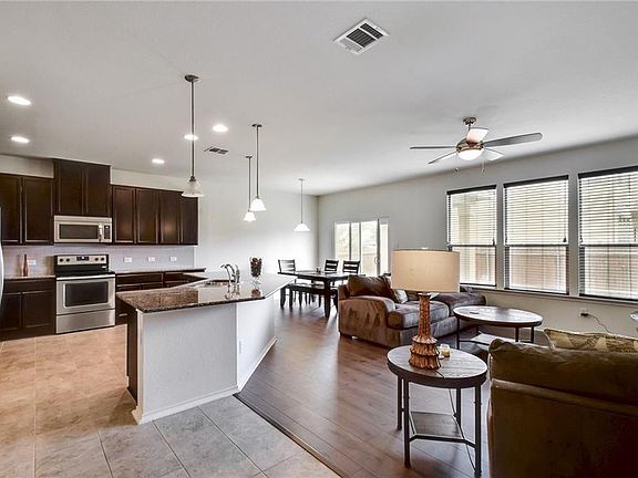 4th image of 270 Apricot Dr