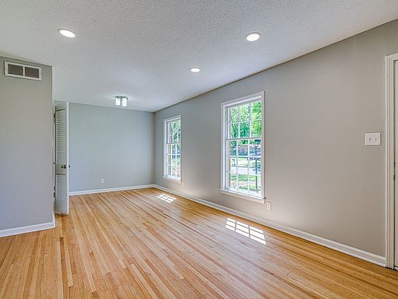 5th image of 4644 Blanding Dr
