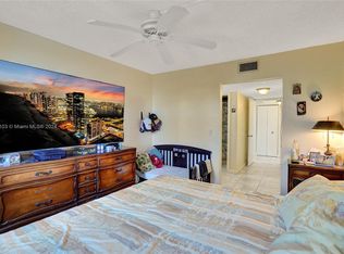 9461 Evergreen Pl APT 401, Davie, FL 33324