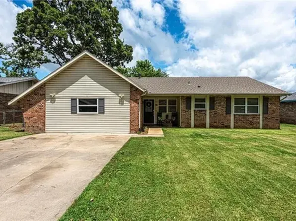 1317 Rolling Oaks Dr, Rogers, AR 72756