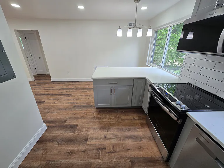 6305 Englewood Ave #2 — Photo 14