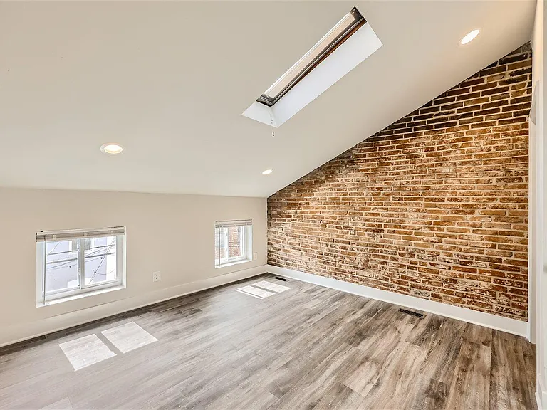 521 S Dallas St — Photo 7