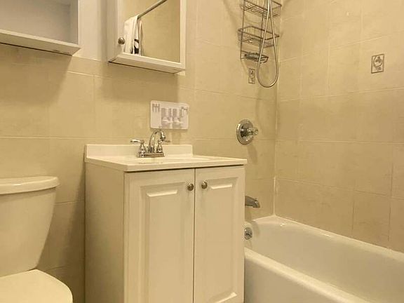 5th image of 412 4th Ave APT 1R