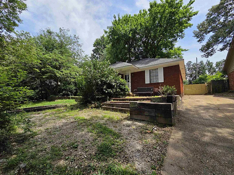 4723 Wooddale Ave — Photo 2
