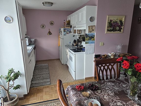 3rd image of 2612 Zarthan Ave S