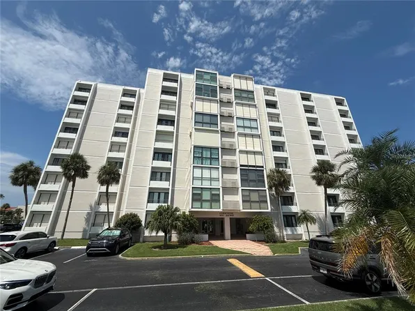 855 Bayway Blvd APT 404, Clearwater, FL 33767