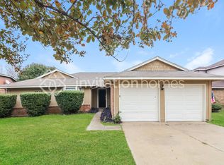 4352 Bentley Dr, Grand Prairie, TX 75052
