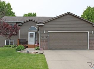 5025 E Brennan Dr, Sioux Falls, SD 57110