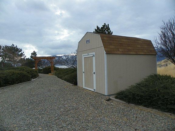 Huge Tuff Shed
