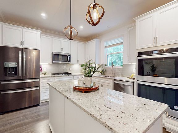 2nd image of 551 Montrose Dr