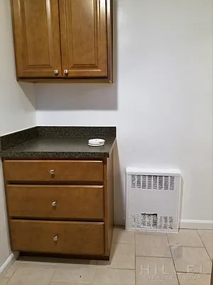 Rented by Hillel Realty Group | media 2
