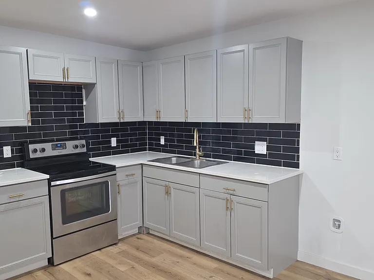 1208 Franwood Dr — Photo 4