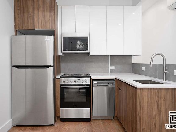 3rd image of 89 Carlton Ave #3A
