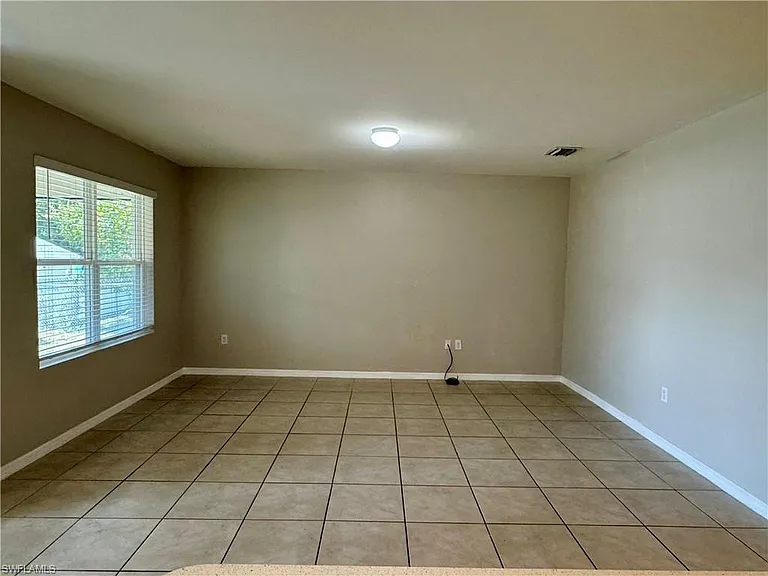 18661 Miami Blvd — Photo 11