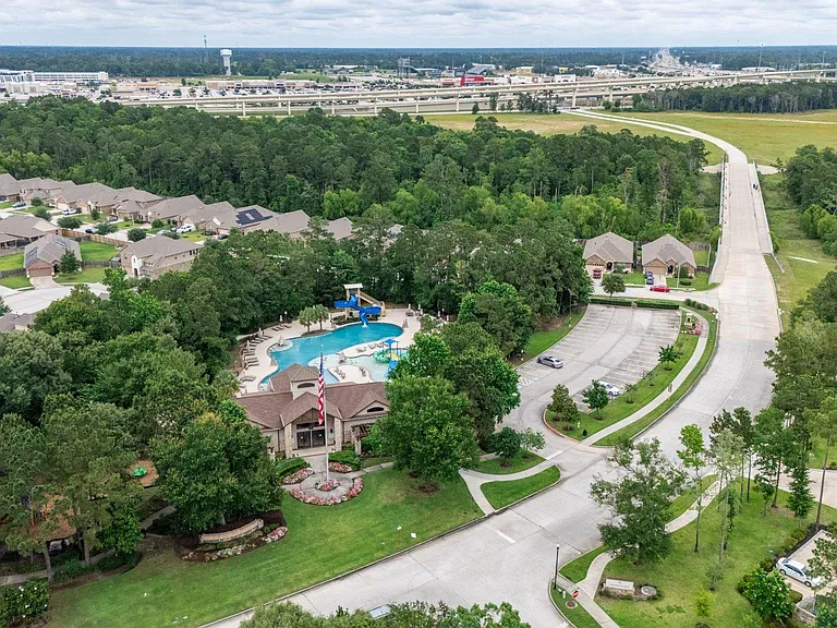 21379 Village Crossing Ln — Photo 34