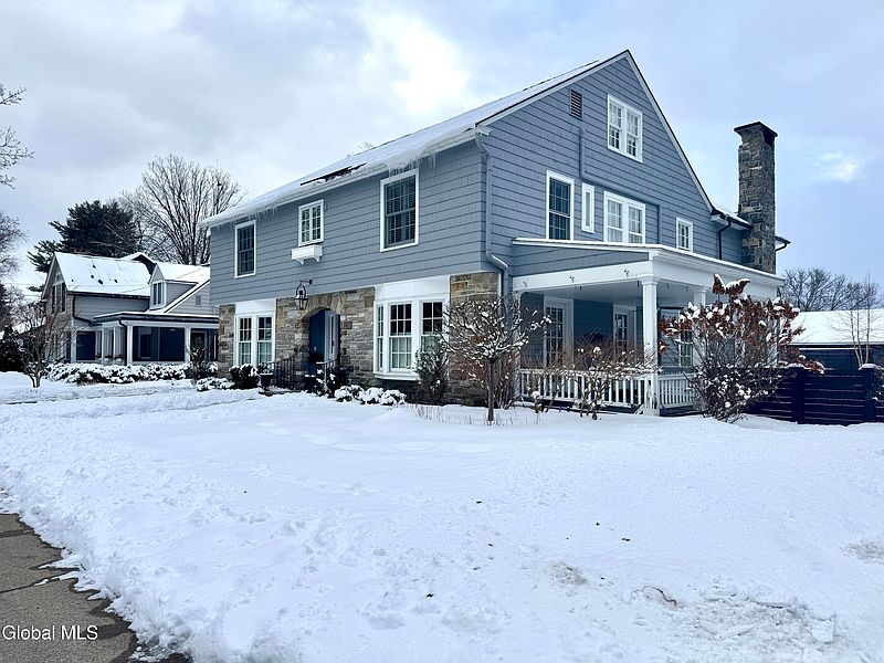 2nd image of 40 5th Avenue