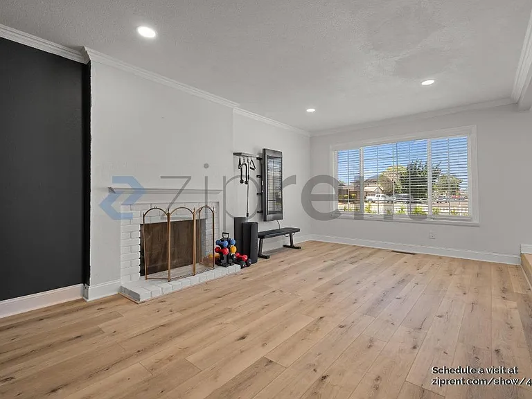 4574 Ellen Way — Photo 7
