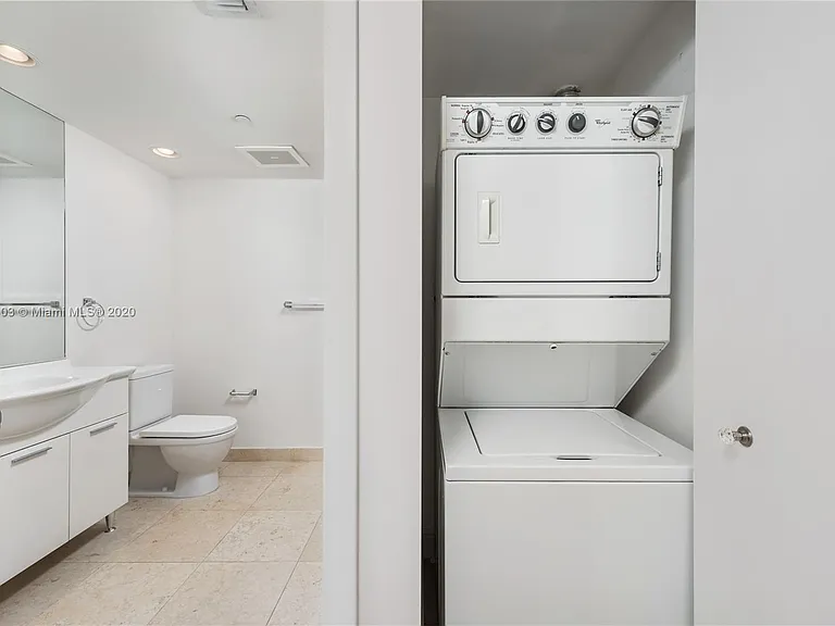 475 Brickell Ave — Photo 2
